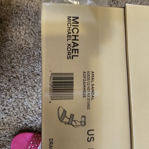 Michael kors amal stud leather sandal  dragonfruit nwt size 8.5 - Picture 6 of 6